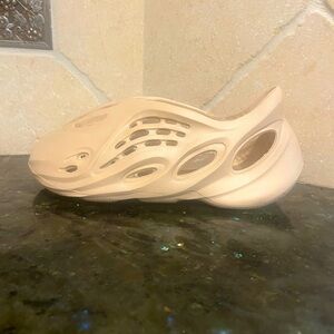 Foam Runners size 10